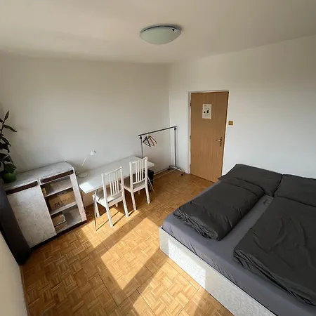 Homestay Private In A Shared Park-side With A Great Connection To The Center