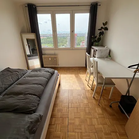 Private In A Shared Park-side With A Great Connection To The Center Homestay *